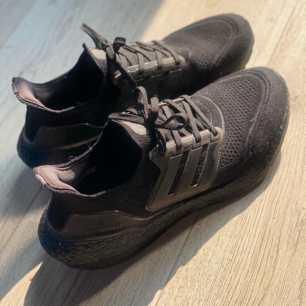 Women's 10.5 Adidas Ultraboost shoe
